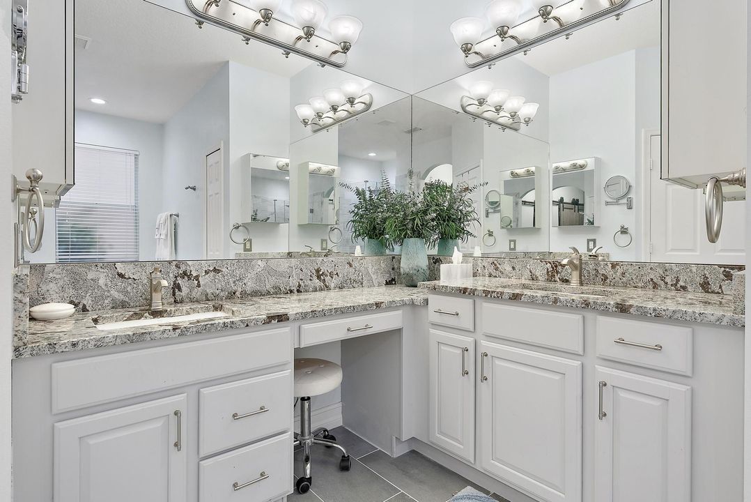 Под контрактом: $679,000 (4 спален, 3 ванн, 2700 Квадратных фут)