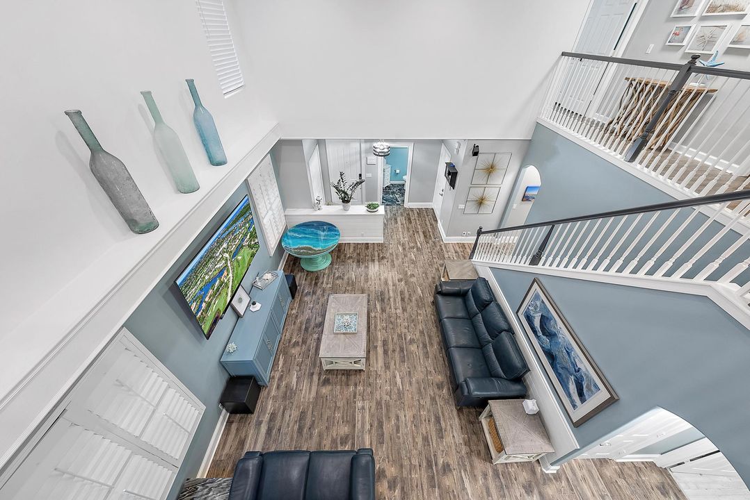 Под контрактом: $679,000 (4 спален, 3 ванн, 2700 Квадратных фут)