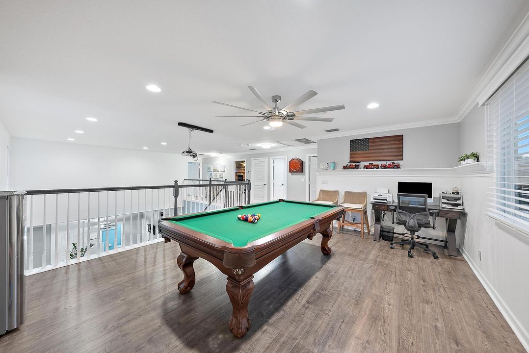 Под контрактом: $679,000 (4 спален, 3 ванн, 2700 Квадратных фут)