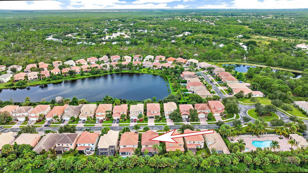 Под контрактом: $679,000 (4 спален, 3 ванн, 2700 Квадратных фут)