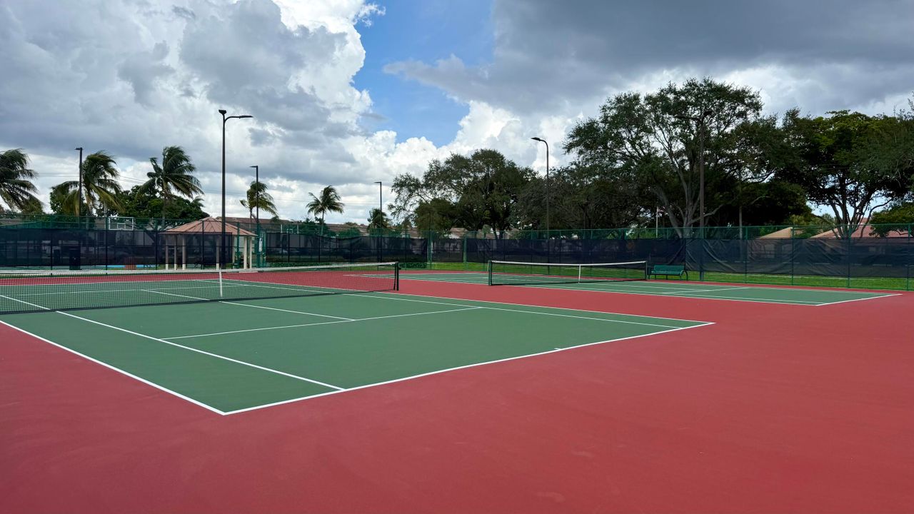 For Sale: $180,000 (2 beds, 2 baths, 1090 Square Feet)