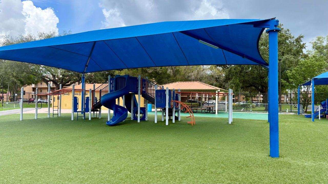 For Sale: $180,000 (2 beds, 2 baths, 1090 Square Feet)