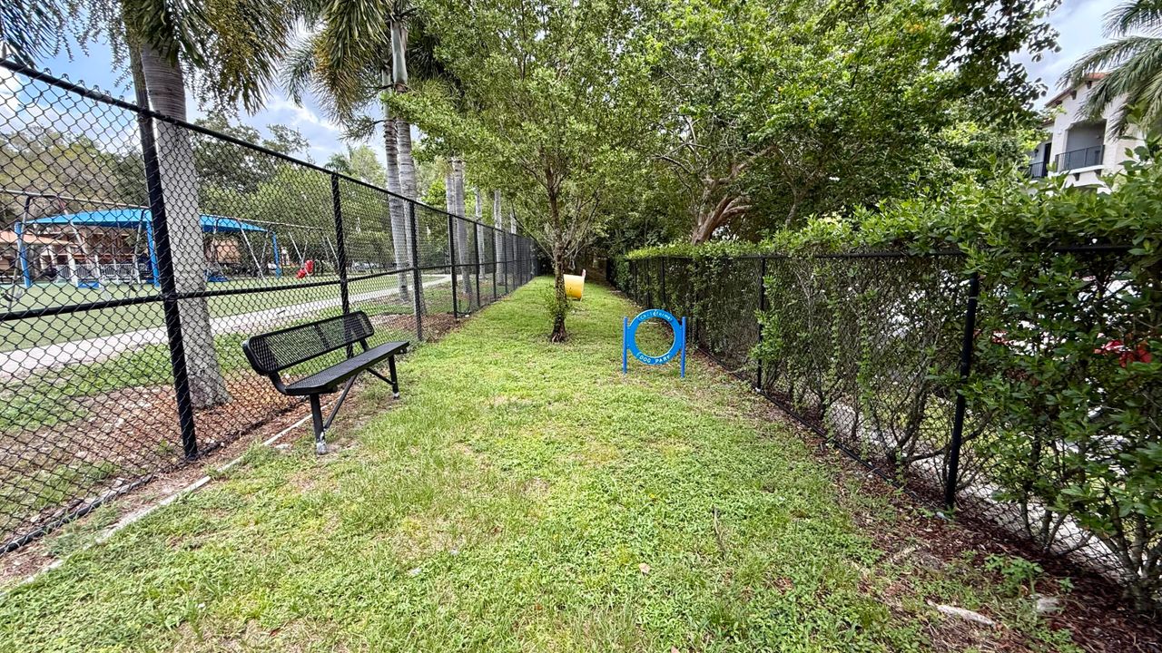 For Sale: $180,000 (2 beds, 2 baths, 1090 Square Feet)