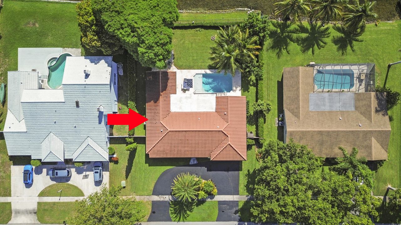 合同活跃: $950,000 (5 贝兹, 3 浴室, 2310 平方英尺)