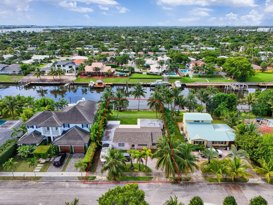 合同活跃: $3,725,000 (2 贝兹, 2 浴室, 1878 平方英尺)