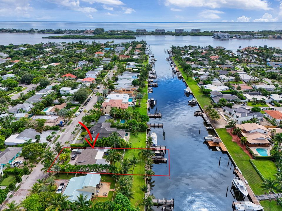 合同活跃: $3,725,000 (2 贝兹, 2 浴室, 1878 平方英尺)