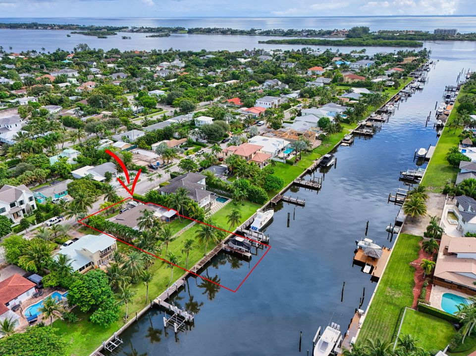 合同活跃: $3,725,000 (2 贝兹, 2 浴室, 1878 平方英尺)