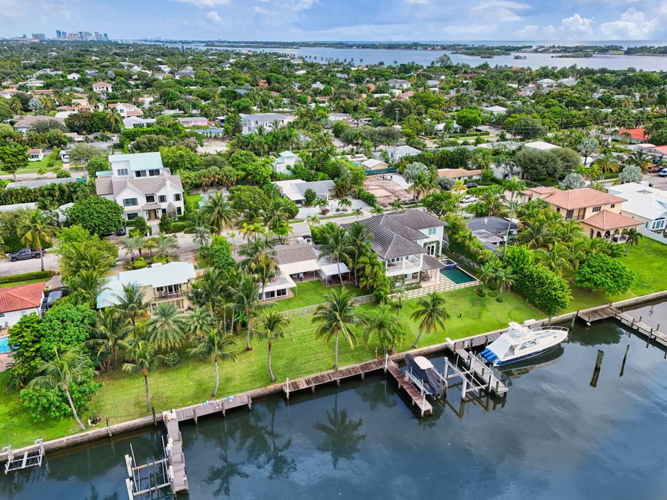 合同活跃: $3,725,000 (2 贝兹, 2 浴室, 1878 平方英尺)