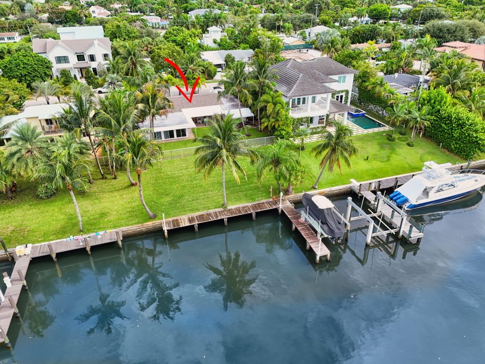 合同活跃: $3,725,000 (2 贝兹, 2 浴室, 1878 平方英尺)