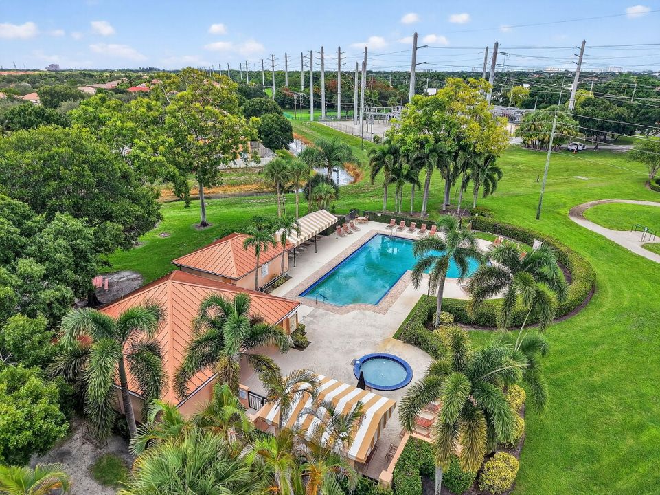 Под контрактом: $1,699,000 (5 спален, 3 ванн, 5019 Квадратных фут)