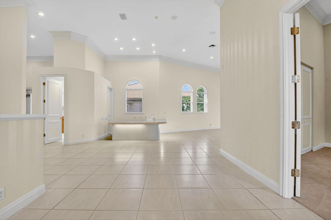 Под контрактом: $1,699,000 (5 спален, 3 ванн, 5019 Квадратных фут)