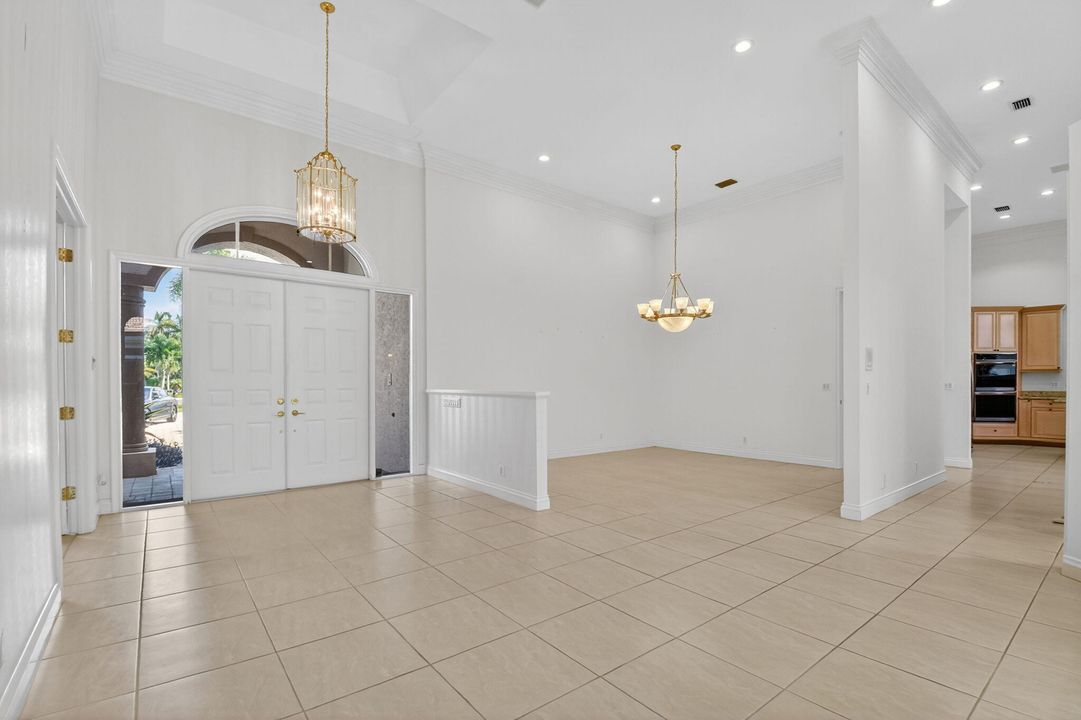 Под контрактом: $1,699,000 (5 спален, 3 ванн, 5019 Квадратных фут)