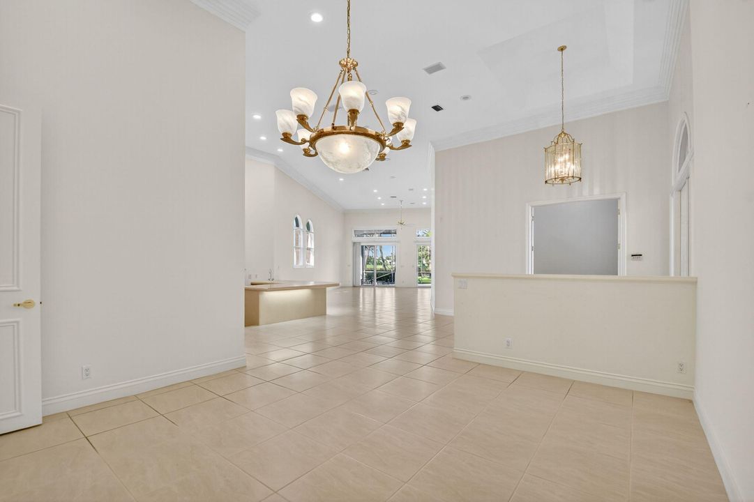 Под контрактом: $1,699,000 (5 спален, 3 ванн, 5019 Квадратных фут)