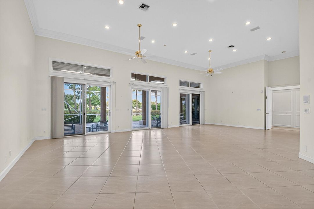 Под контрактом: $1,699,000 (5 спален, 3 ванн, 5019 Квадратных фут)