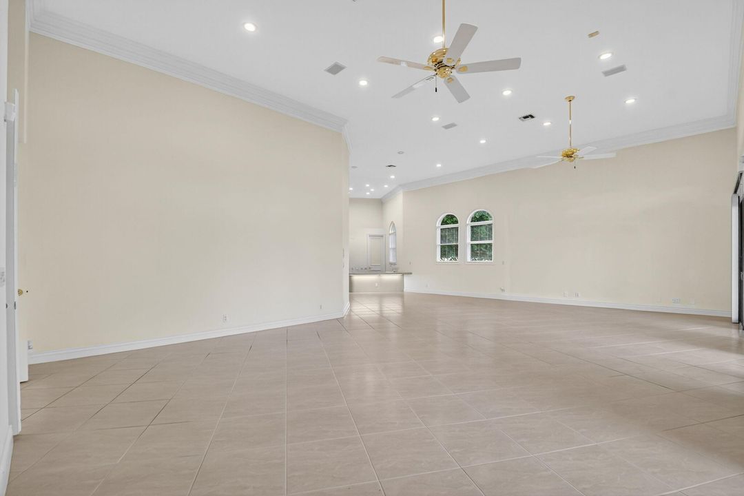 Под контрактом: $1,699,000 (5 спален, 3 ванн, 5019 Квадратных фут)