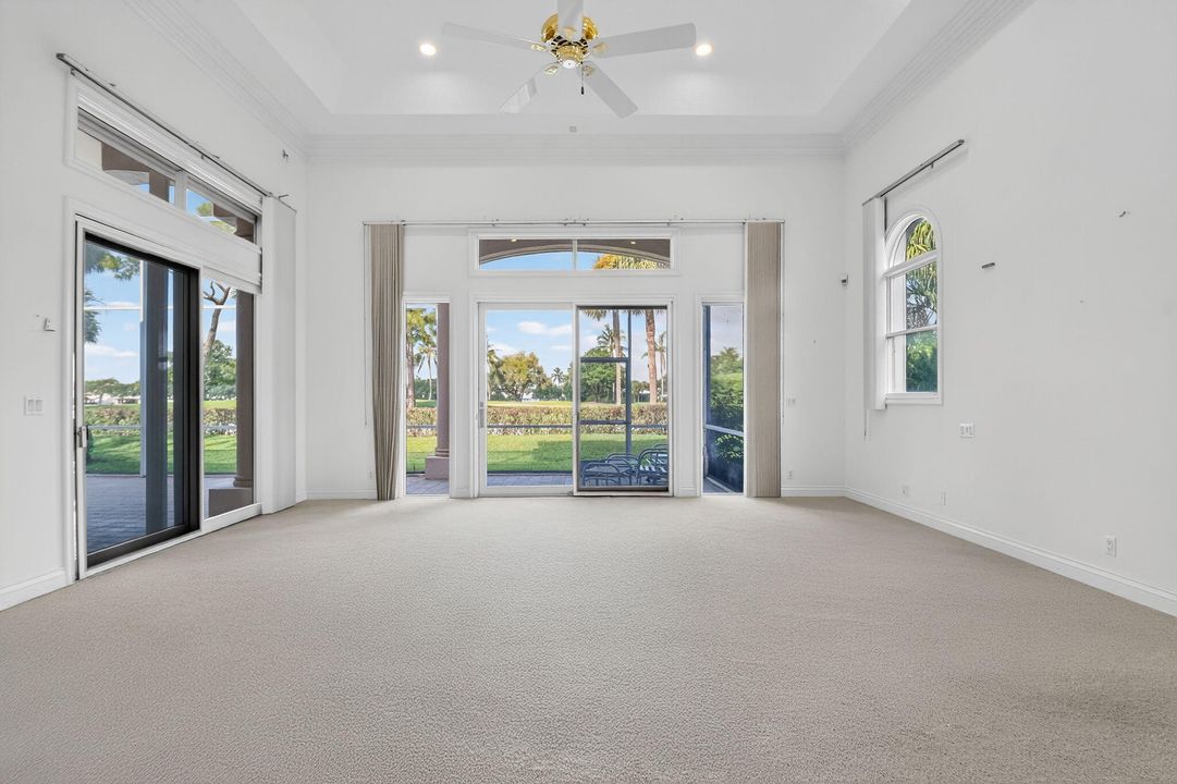 Под контрактом: $1,699,000 (5 спален, 3 ванн, 5019 Квадратных фут)