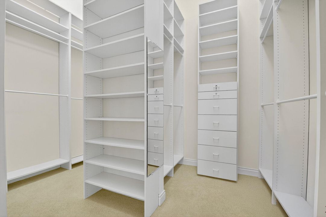 Под контрактом: $1,699,000 (5 спален, 3 ванн, 5019 Квадратных фут)