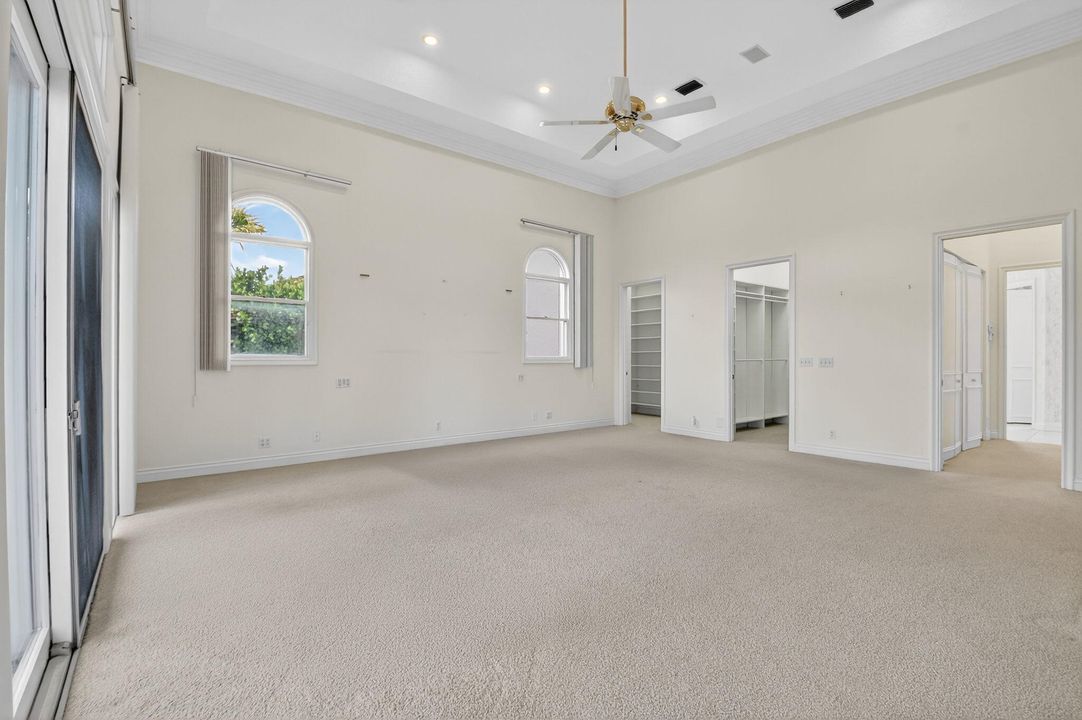 Под контрактом: $1,699,000 (5 спален, 3 ванн, 5019 Квадратных фут)