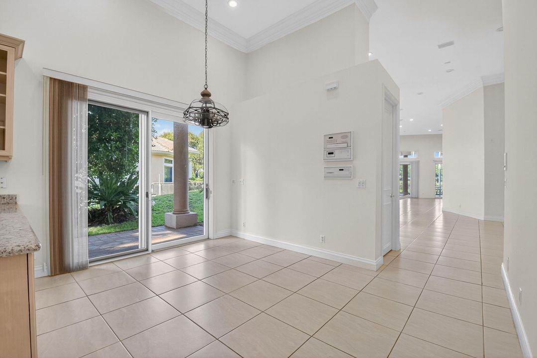 Под контрактом: $1,699,000 (5 спален, 3 ванн, 5019 Квадратных фут)