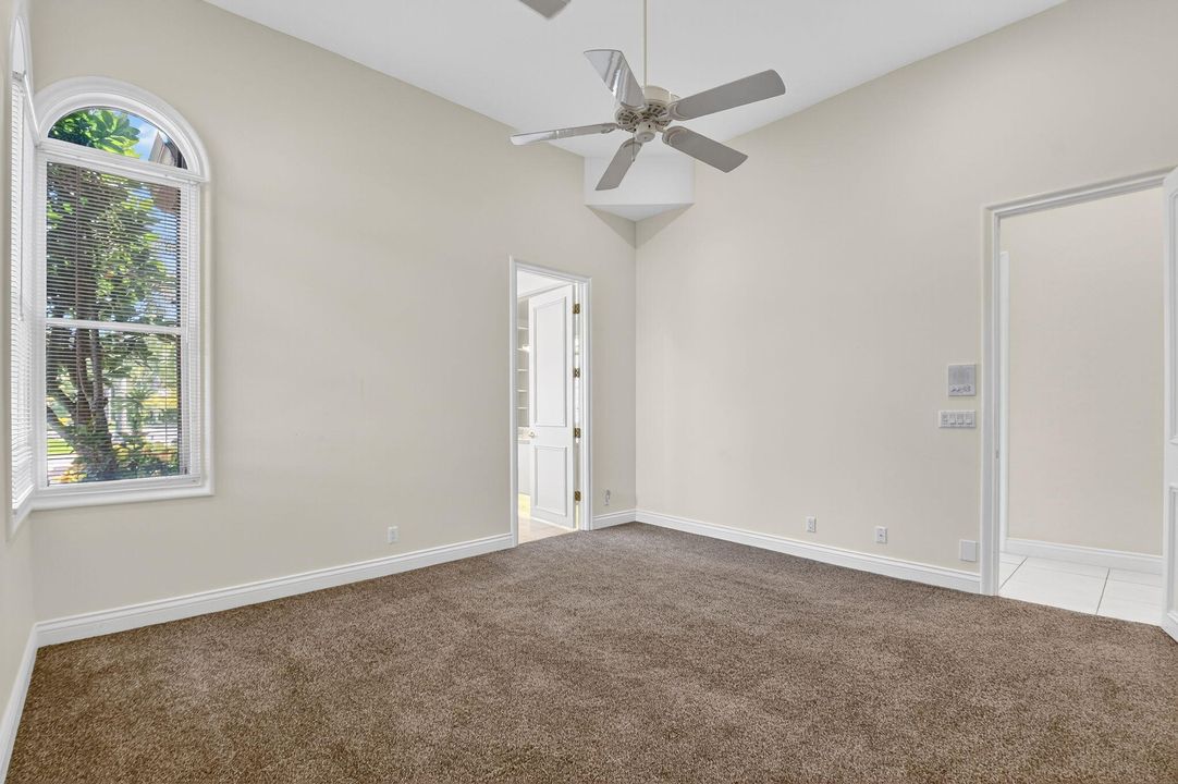 Под контрактом: $1,699,000 (5 спален, 3 ванн, 5019 Квадратных фут)