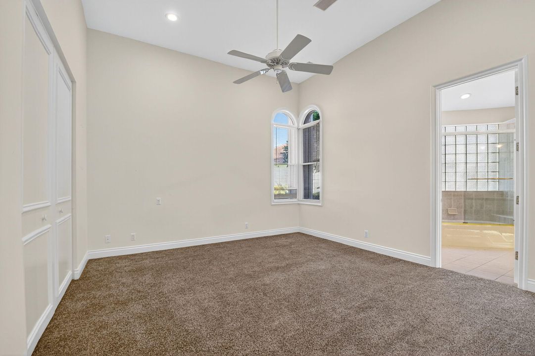 Под контрактом: $1,699,000 (5 спален, 3 ванн, 5019 Квадратных фут)