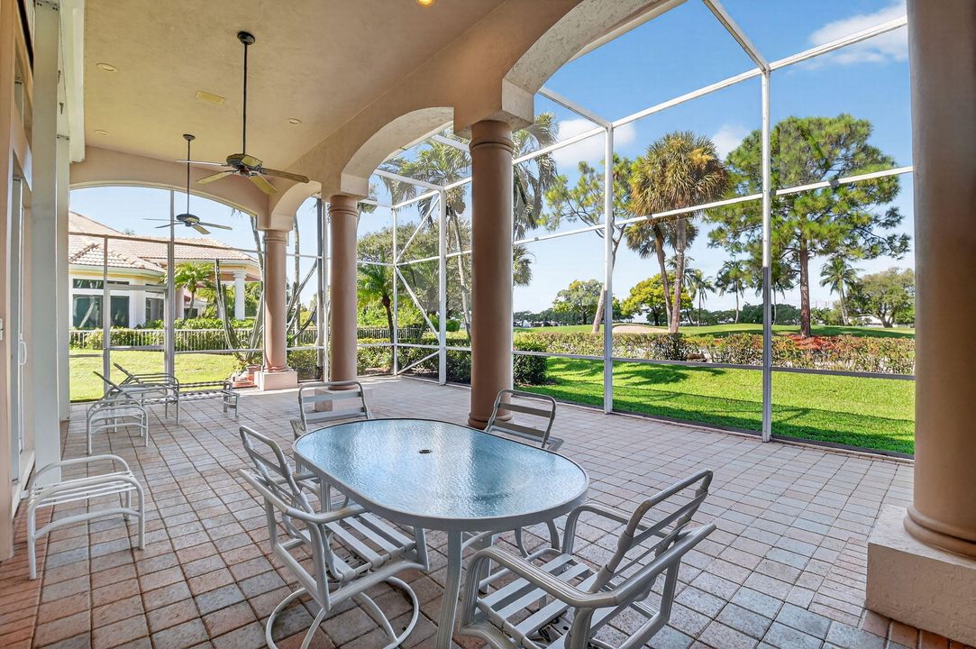 Под контрактом: $1,699,000 (5 спален, 3 ванн, 5019 Квадратных фут)