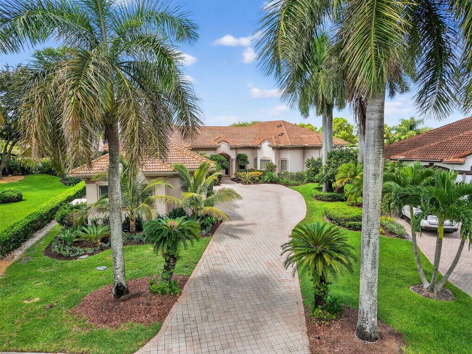 Под контрактом: $1,699,000 (5 спален, 3 ванн, 5019 Квадратных фут)