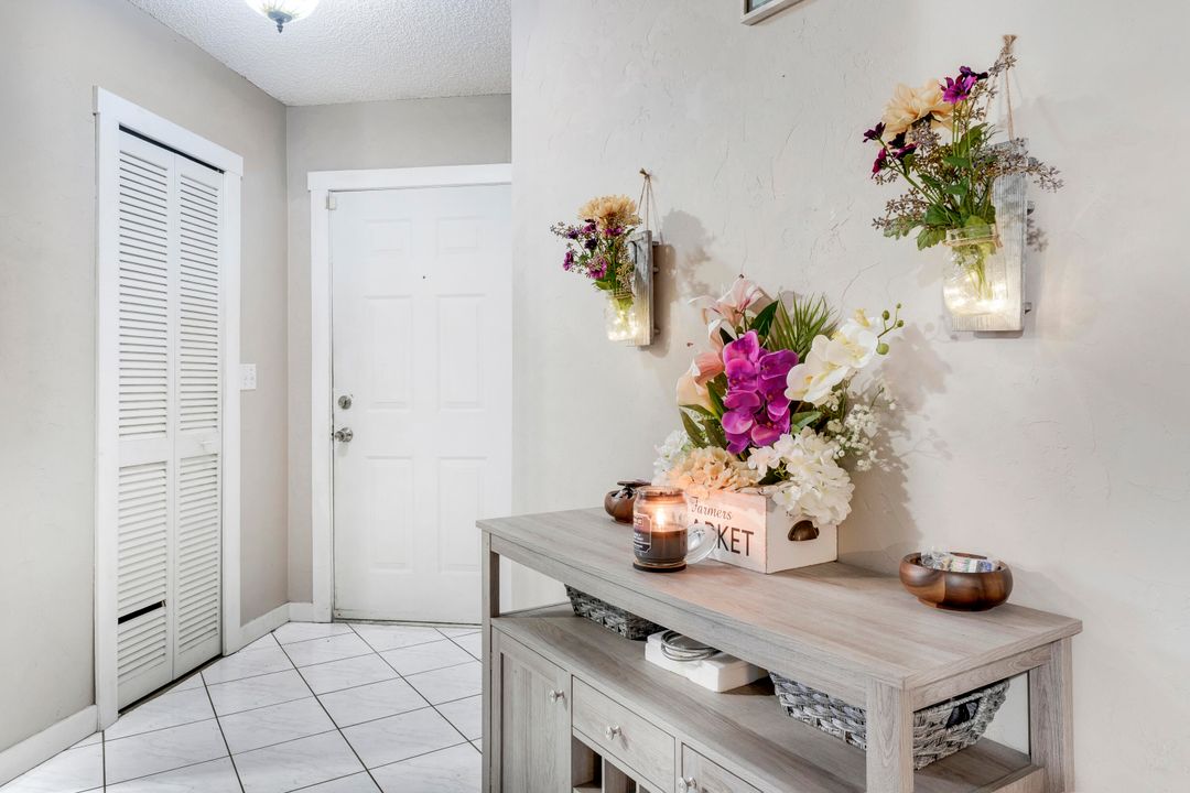 Active With Contract: $350,000 (2 beds, 2 baths, 1170 Square Feet)