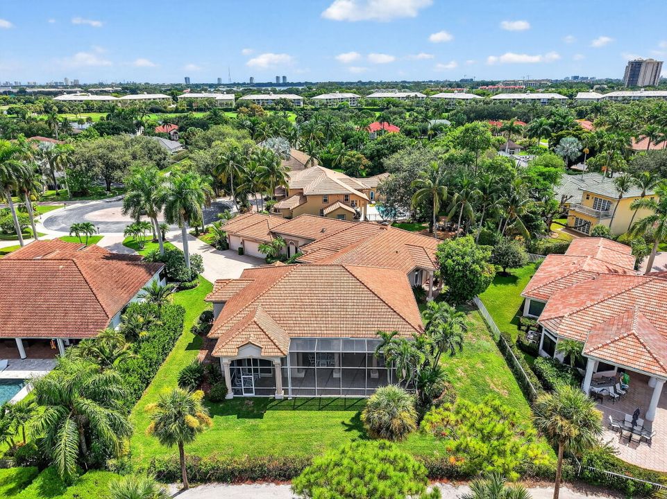 Под контрактом: $1,699,000 (5 спален, 3 ванн, 5019 Квадратных фут)