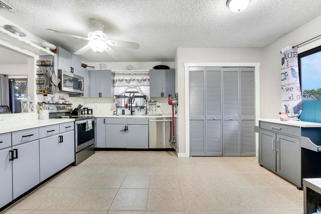 Active With Contract: $350,000 (2 beds, 2 baths, 1170 Square Feet)