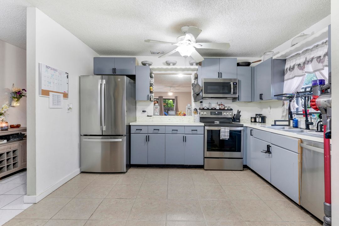 Active With Contract: $350,000 (2 beds, 2 baths, 1170 Square Feet)