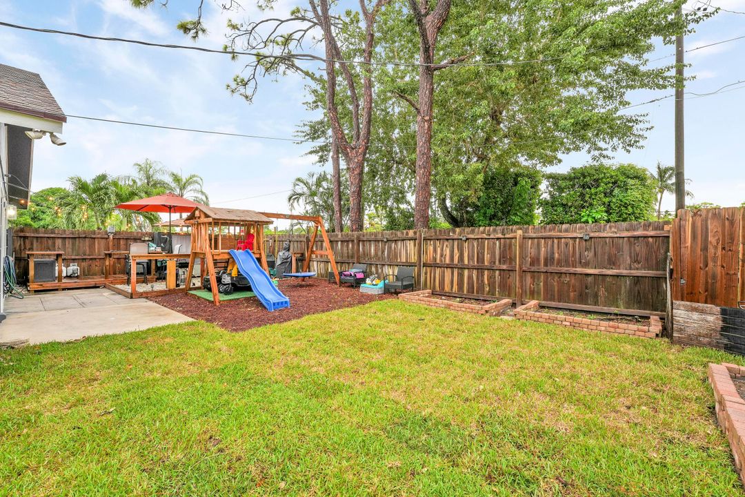 Active With Contract: $350,000 (2 beds, 2 baths, 1170 Square Feet)