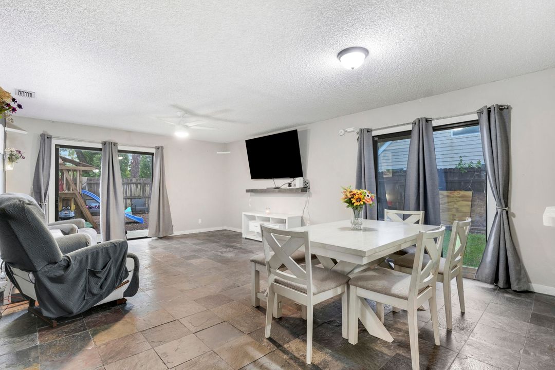 Active With Contract: $350,000 (2 beds, 2 baths, 1170 Square Feet)