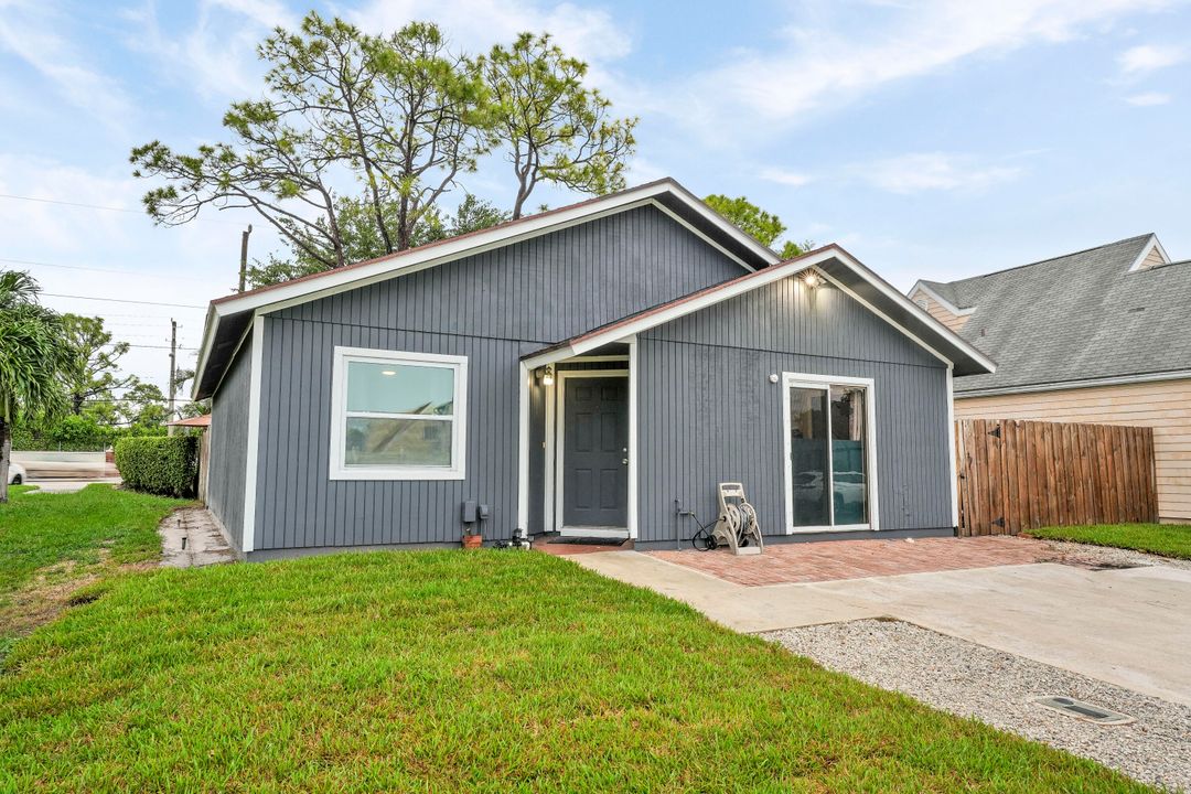 Active With Contract: $350,000 (2 beds, 2 baths, 1170 Square Feet)