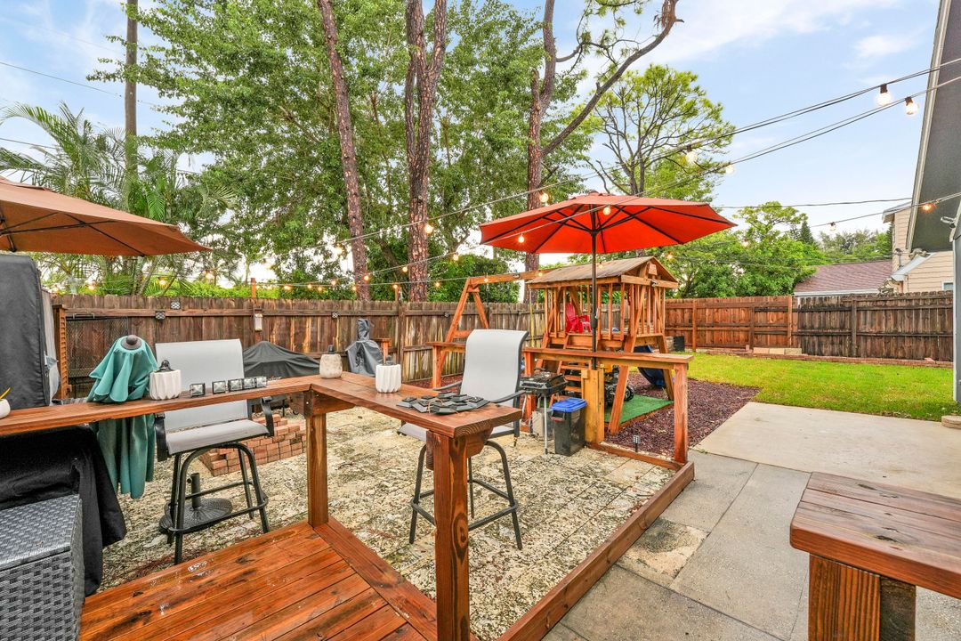 Active With Contract: $350,000 (2 beds, 2 baths, 1170 Square Feet)