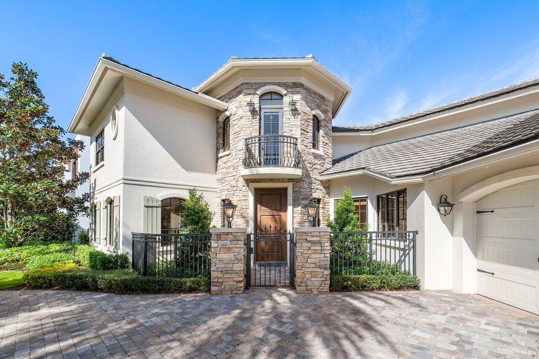 合同活跃: $3,295,000 (4 贝兹, 5 浴室, 4070 平方英尺)