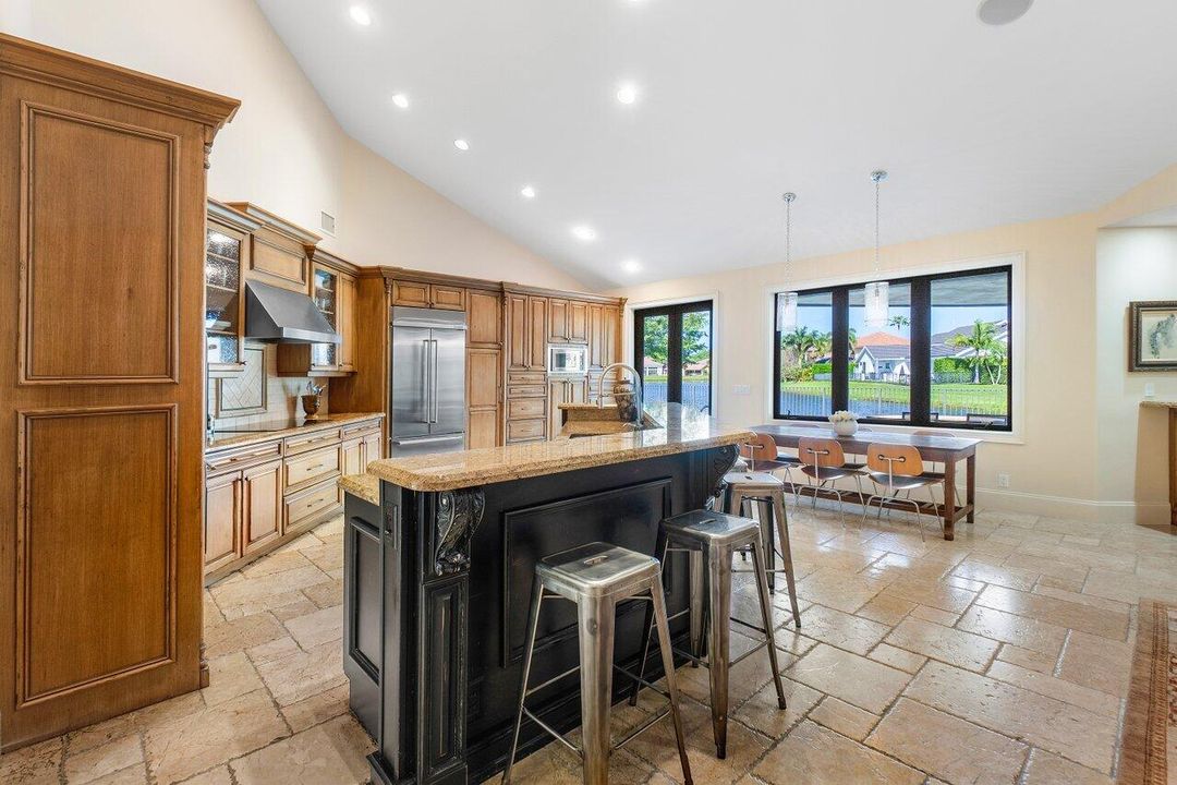 合同活跃: $3,295,000 (4 贝兹, 5 浴室, 4070 平方英尺)