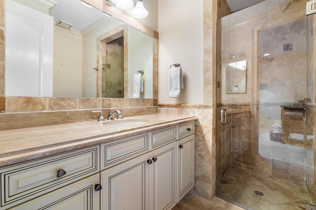 合同活跃: $3,295,000 (4 贝兹, 5 浴室, 4070 平方英尺)