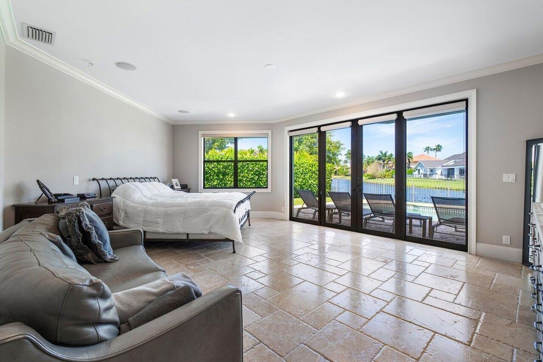 合同活跃: $3,295,000 (4 贝兹, 5 浴室, 4070 平方英尺)