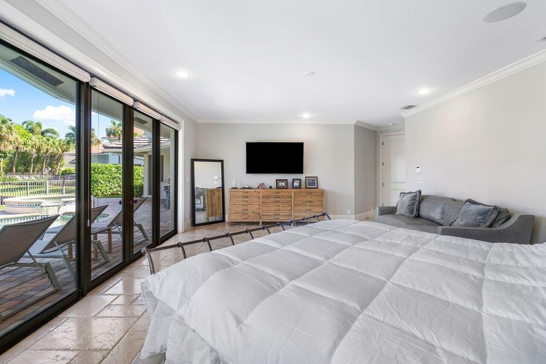 合同活跃: $3,295,000 (4 贝兹, 5 浴室, 4070 平方英尺)