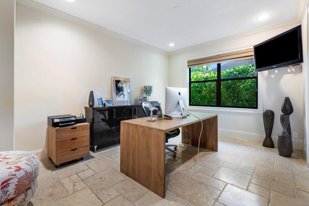 合同活跃: $3,295,000 (4 贝兹, 5 浴室, 4070 平方英尺)