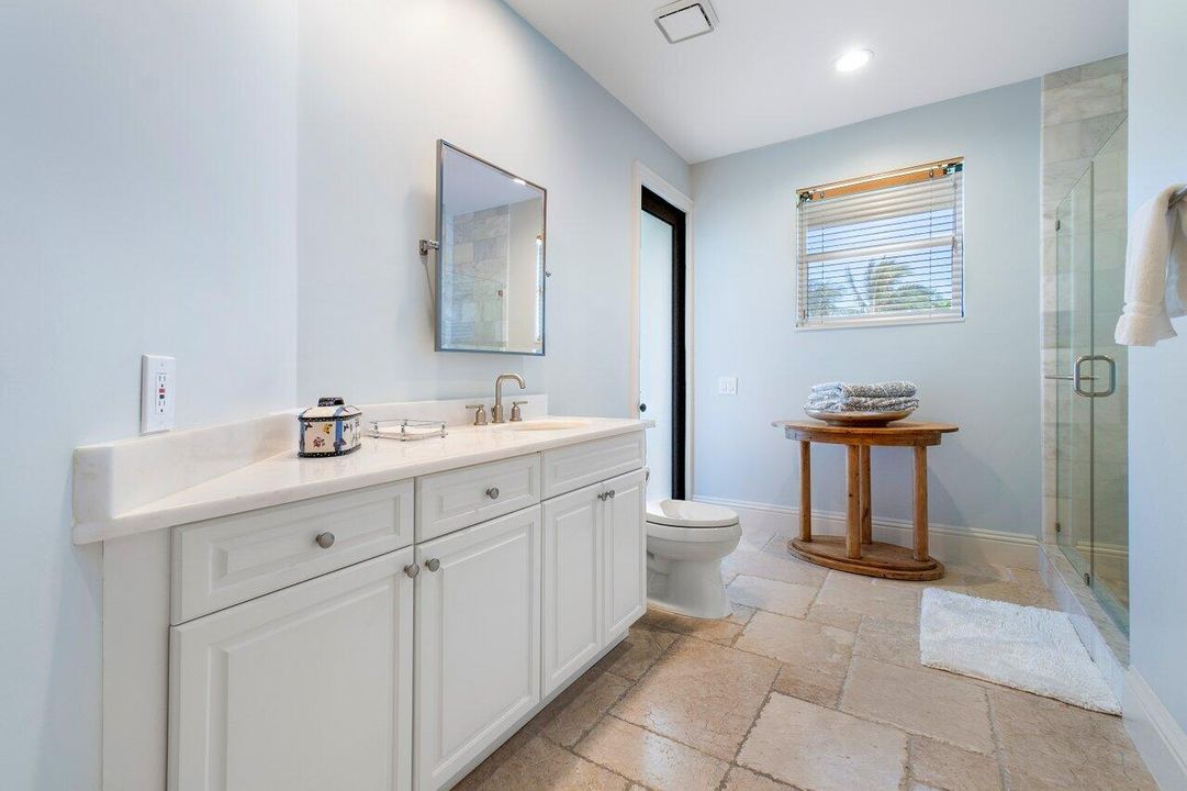 合同活跃: $3,295,000 (4 贝兹, 5 浴室, 4070 平方英尺)