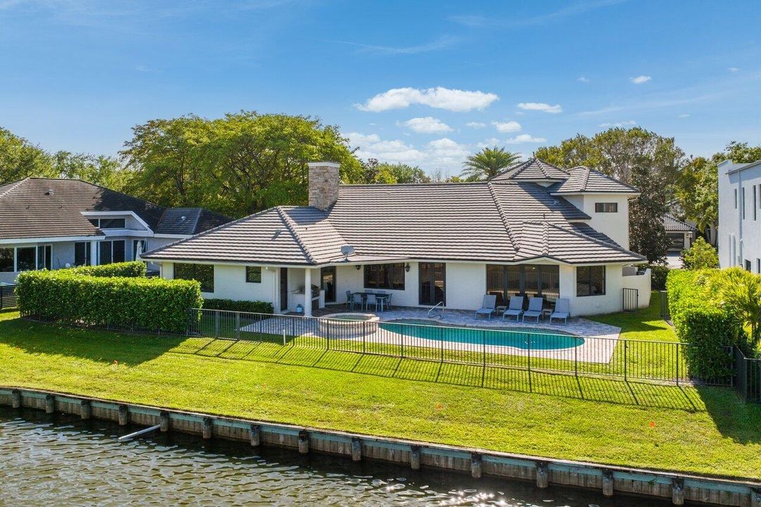 合同活跃: $3,295,000 (4 贝兹, 5 浴室, 4070 平方英尺)