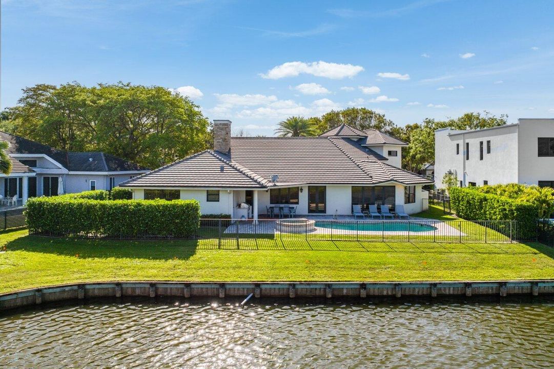 合同活跃: $3,295,000 (4 贝兹, 5 浴室, 4070 平方英尺)