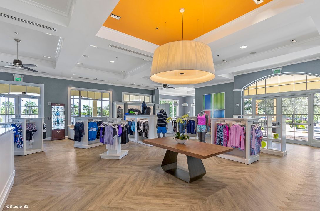 合同活跃: $3,295,000 (4 贝兹, 5 浴室, 4070 平方英尺)