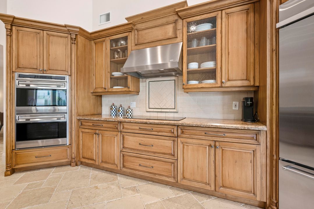 合同活跃: $3,295,000 (4 贝兹, 5 浴室, 4070 平方英尺)