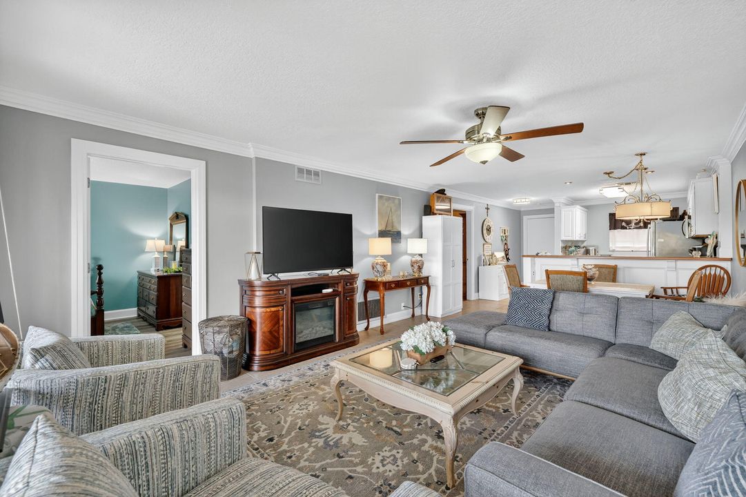 For Sale: $110,000 (2 beds, 1 baths, 1014 Square Feet)