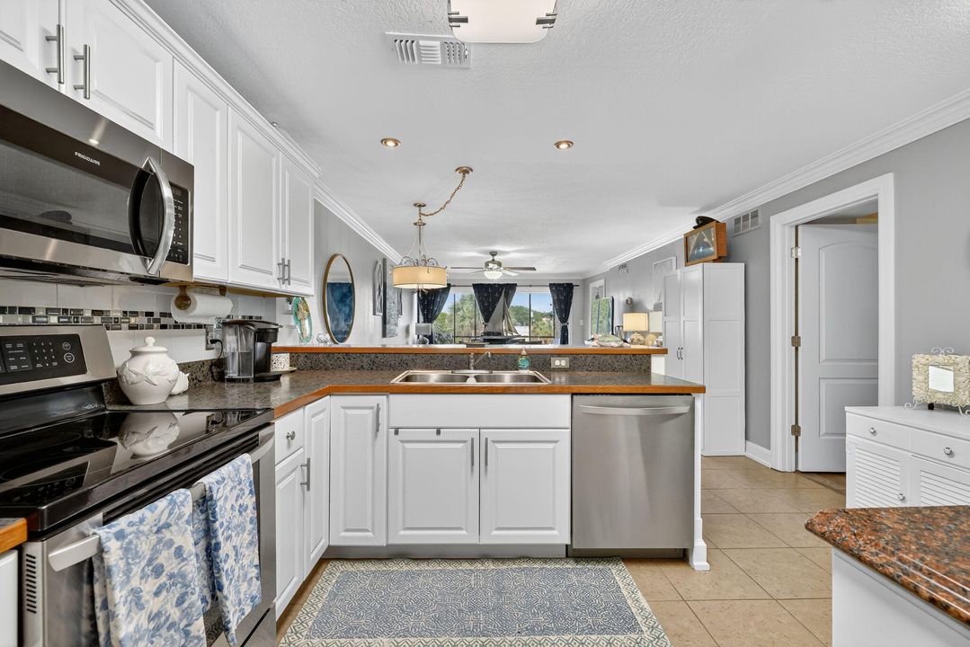 For Sale: $110,000 (2 beds, 1 baths, 1014 Square Feet)