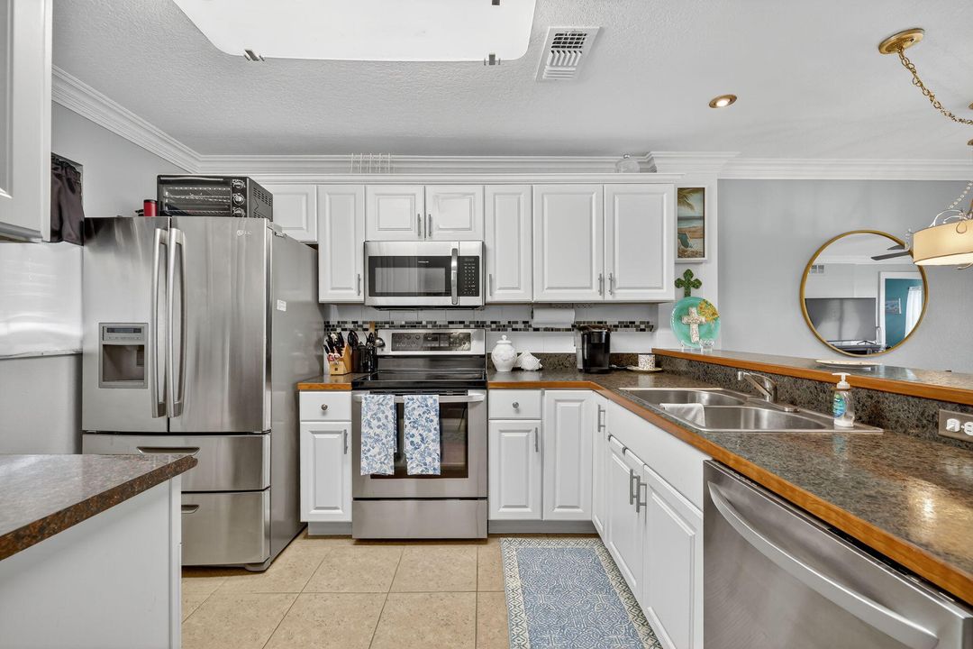 For Sale: $110,000 (2 beds, 1 baths, 1014 Square Feet)