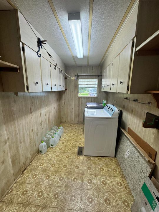 For Sale: $34,900 (2 beds, 2 baths, 1400 Square Feet)